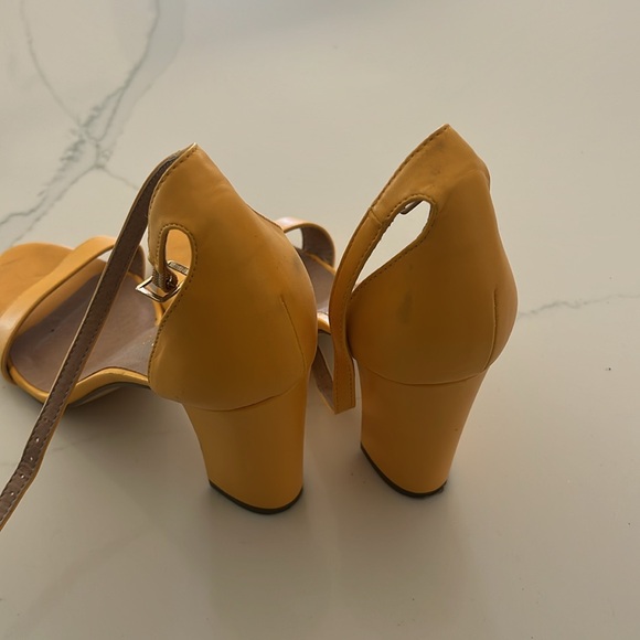 Yellow orange madden girls size 8 heels worn once - Picture 2 of 3
